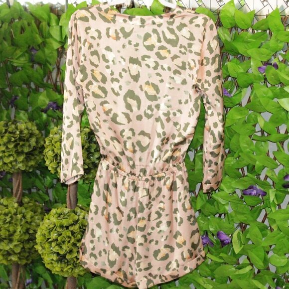 Show me Your Mumu walker shorts romper pink button down  animal print Size XS - Picture 8 of 11